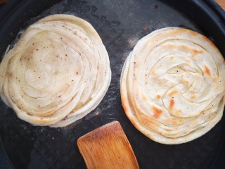 26、椒盐手撕饼,注意翻面