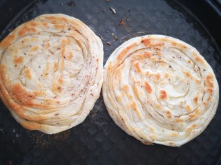 27、椒盐手撕饼,煎制两面金黄