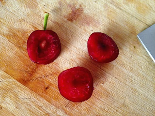 11、幸福的紫菜包饭,樱桃切开，