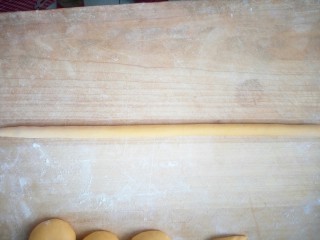 9、蝴蝶馒头,大块的揉匀搓长条