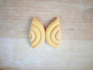 13、蝴蝶馒头,切开后背靠背