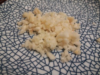 7、香辣萝卜丁,大蒜切丁