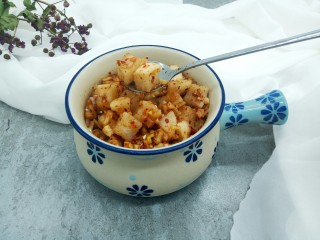 13、香辣萝卜丁,腌制一晚，就可以享用了。