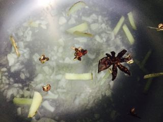 9、宵夜嗨起来—自制美味花甲粉,加入花椒大料