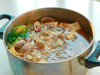 13、宵夜嗨起来—自制美味花甲粉,关火，上桌食用