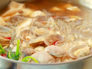 14、宵夜嗨起来—自制美味花甲粉,细节图，真的是很香呀，尤其是蒜汁的味道，让花甲粉变得特别鲜