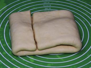 19、起酥面包,再折叠。