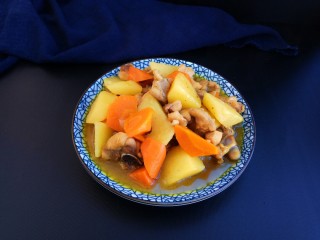 16、咖喱鸡肉土豆,装盘盛出