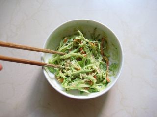 6、牛油果紫菜包饭：适合夏季的高营养清爽主食,6.	拌匀备用。