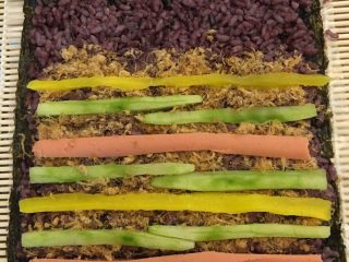 4、轻食 自制 DIY家庭寿司,喜欢吃粗粮的也可加些黑米在里面煮喔