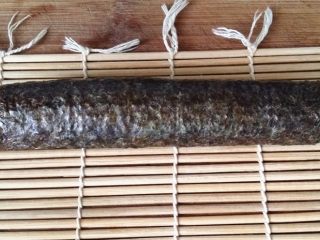 10、什锦火腿寿司,最后轻轻捏紧实