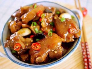 12、家常菜焖猪脚,成品图