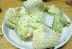 6、毛血旺火锅 ,白菜洗净切成块