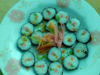 8、美味的寿司,装盘。