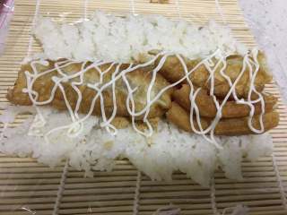 10、糍饭团,撒上沙拉酱