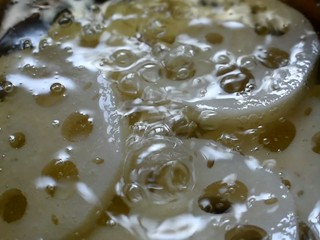 7、麻辣香锅,油热后将食材一一炸熟，先炸蔬菜，再炸肉类