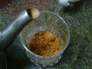 2、红糖芝麻包,红糖用温水化开冷却待用