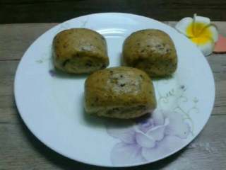 15、红糖芝麻包,蒸好不要马上打开哦。过五分钟打开即可。