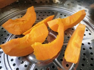 1、招蜂引蝶～花样馒头,南瓜切块蒸熟