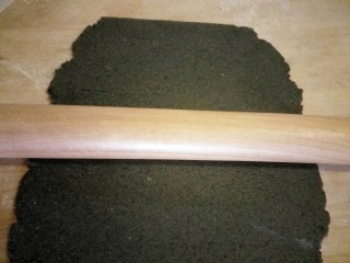 14、招蜂引蝶～花样馒头,黑色面团擀成薄片