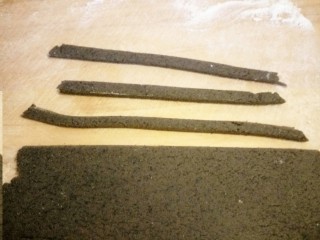 15、招蜂引蝶～花样馒头,切成细条状