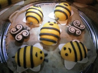 27、招蜂引蝶～花样馒头,锅开后中大火蒸15分钟，关火后焖5分钟