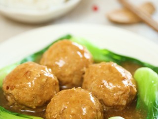 17、四喜丸子12m+宝宝辅食,热乎乎的四喜丸子就可以上桌啦~