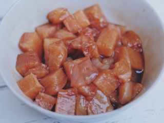 6、玉米咖喱饭,放适量生抽腌制一下，肉里面才会有味道哦