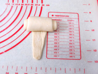 10、经典软餐包【黄油面包卷】,自粗向细卷起