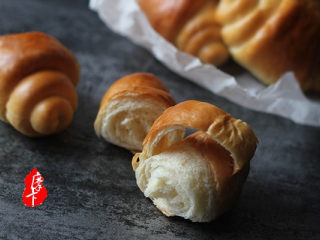 18、经典软餐包【黄油面包卷】,成品