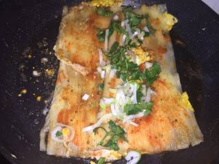 10、东北烤冷面,加上刚刚已经煎好的鸡肉肠