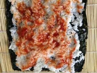 3、自制寿司（简版）,涂上番茄酱