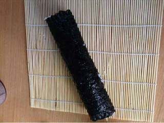 5、自制寿司（简版）,卷起