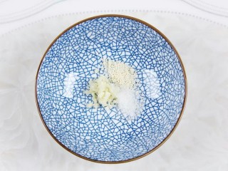 3、花样面条 麻辣火锅面,加适量白糖