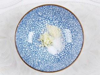 4、花样面条 麻辣火锅面,加适量盐