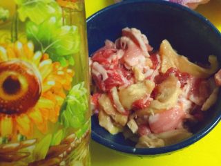 21、简单又粗暴的诱惑★麻辣香锅,最后裹上一层食用油。防止糊锅。