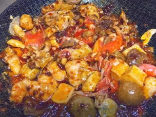 25、简单又粗暴的诱惑★麻辣香锅,再把羊肉卷和丸子也集合进队伍。