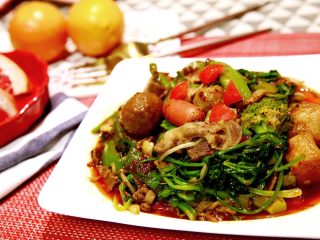 30、简单又粗暴的诱惑★麻辣香锅,简单吧？嗯！这就是简单又粗暴的诱惑！来碗米饭，我们一起吃饭啦！