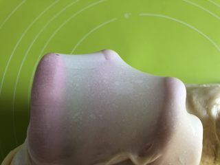 3、圣诞雪花面包,揉到面团可以拉出薄膜即可