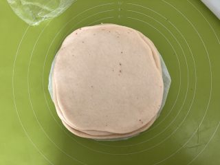 9、圣诞雪花面包,其余的面团用此操作,最后一个面团只需要盖上即可