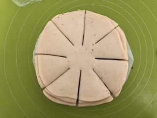 11、圣诞雪花面包,每一份再切一刀,分为八份