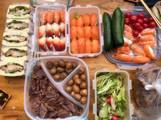 16、三文鱼寿司,这是出去野餐做的，好好吃吧