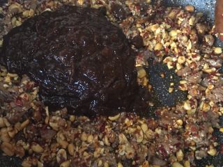 10、#食二星座#花生牛肉酱,加入豆瓣酱