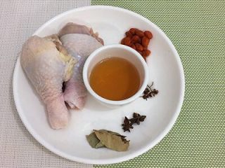 1、鸡肉卷,准备好食材