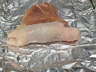 8、鸡肉卷,鸡腿从一头卷起