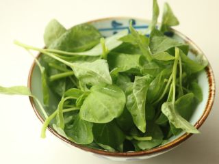 3、肉酱苋菜烩面,苋菜一小把去除老根，洗净，我自己种的哦，超级鲜嫩。