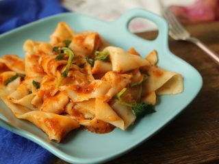 12、肉酱苋菜烩面,搅匀就可以吃了，是不是超方便。