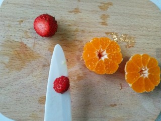 13、风靡欧洲的健康网红~橙色Smoothie Bowl,草莓????切尖。