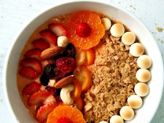 17、风靡欧洲的健康网红~橙色Smoothie Bowl,放入每日坚果。