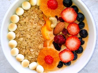 19、风靡欧洲的健康网红~橙色Smoothie Bowl,一碗橙色思慕雪碗做好了。